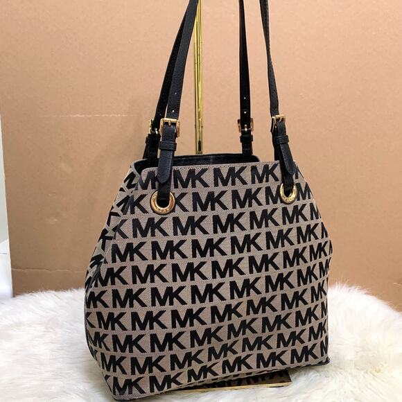 MICHAEL KORS Black/White Monogrammed Canvas JET SET GRAB BAG Tote - Picture 5 of 16
